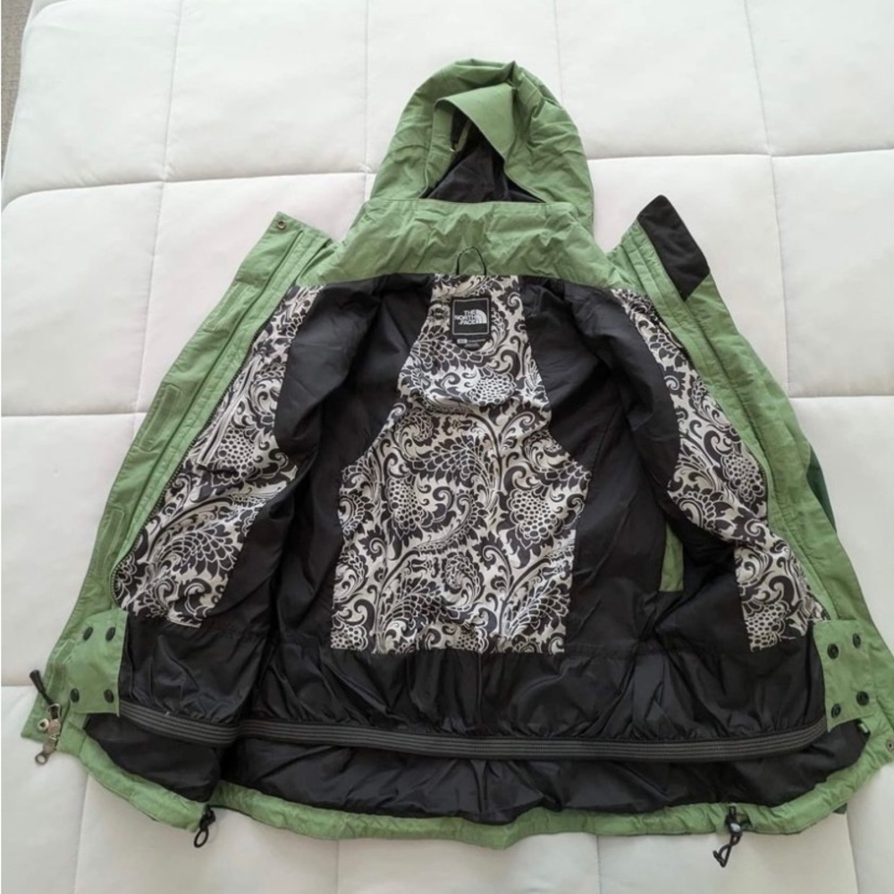 Women’s Waterproof North-face Jacket - Picture 3 of 3